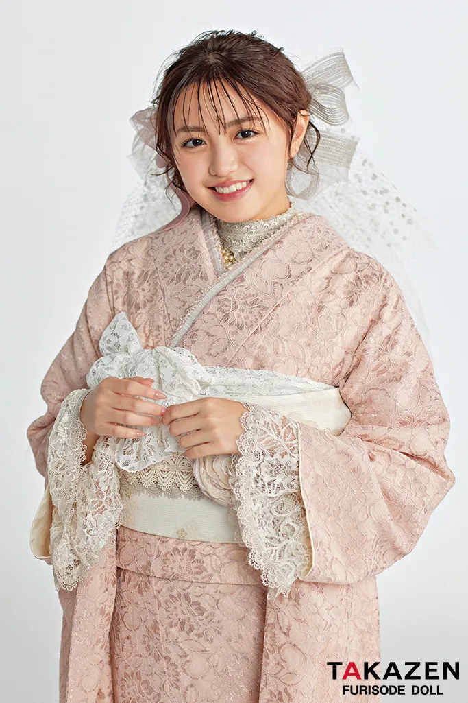 TAKAZENのレンタル振袖 くすみカラーガーリー　くすみピンク/淡い色　総レース　あざとかわいい　人気　レースインナー/ブーツスタイル　香音ちゃん【通販可】25018