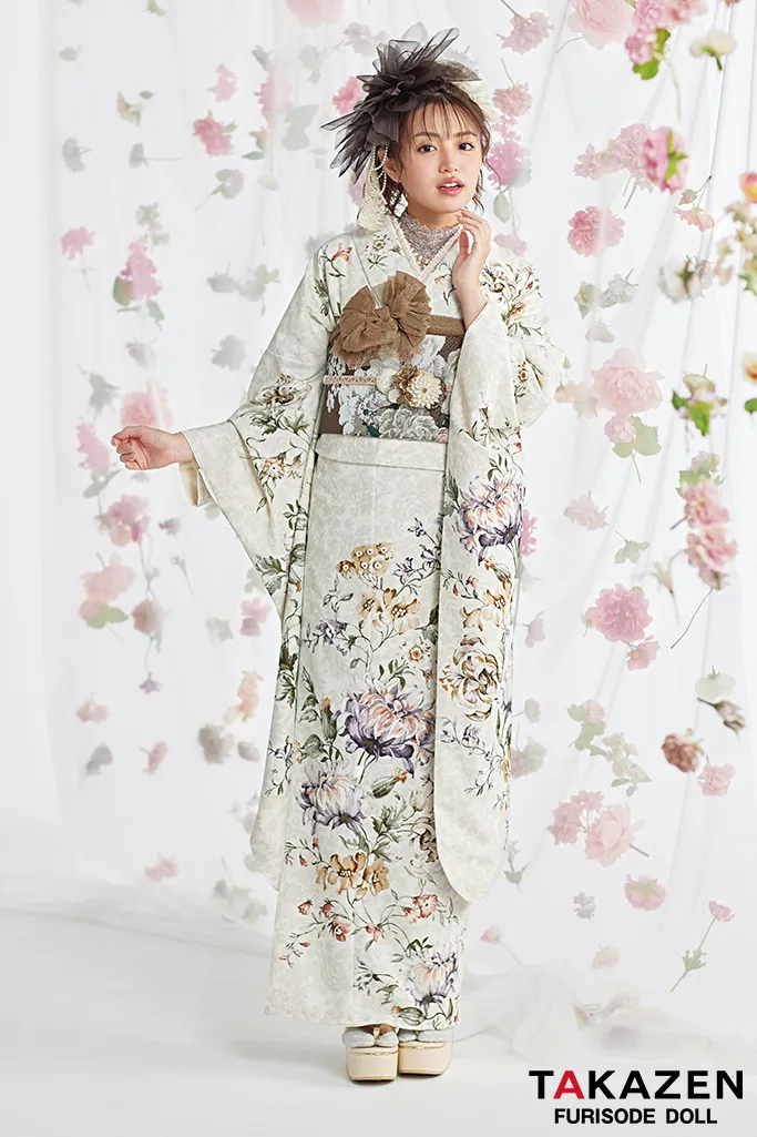 TAKAZENのレンタル振袖 くすみカラーガーリー　アイボリー/白ベース　ボタニカルフラワー　JILL STUART(ジルスチュアート)　かわいらしい　オフカラー　香音ちゃん【通販可】25020