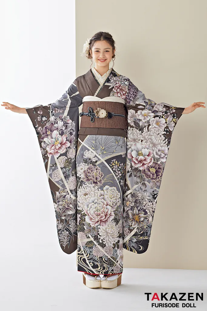 TAKAZENのレンタル振袖 くすみカラー古典　グレー/ブラウン/ダスティーカラー　牡丹柄　大人っぽい　柄多め　かっこいい　ブリッジマン遊七【通販可】25023