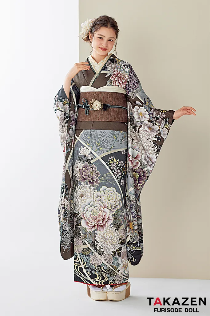 TAKAZENのレンタル振袖 くすみカラー古典　グレー/ブラウン/ダスティーカラー　牡丹柄　大人っぽい　柄多め　かっこいい　ブリッジマン遊七【通販可】25023