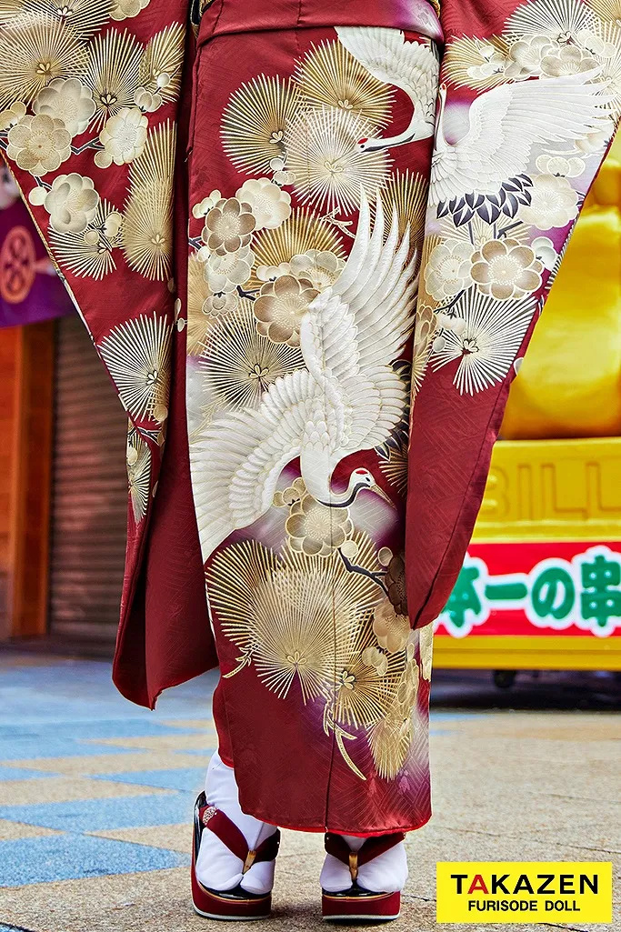 TAKAZENのレンタル振袖 ヴィンテージスタイル　エンジ/金　鶴柄/針松　かっこいい　ストリート調　大人っぽい【通販可】25029