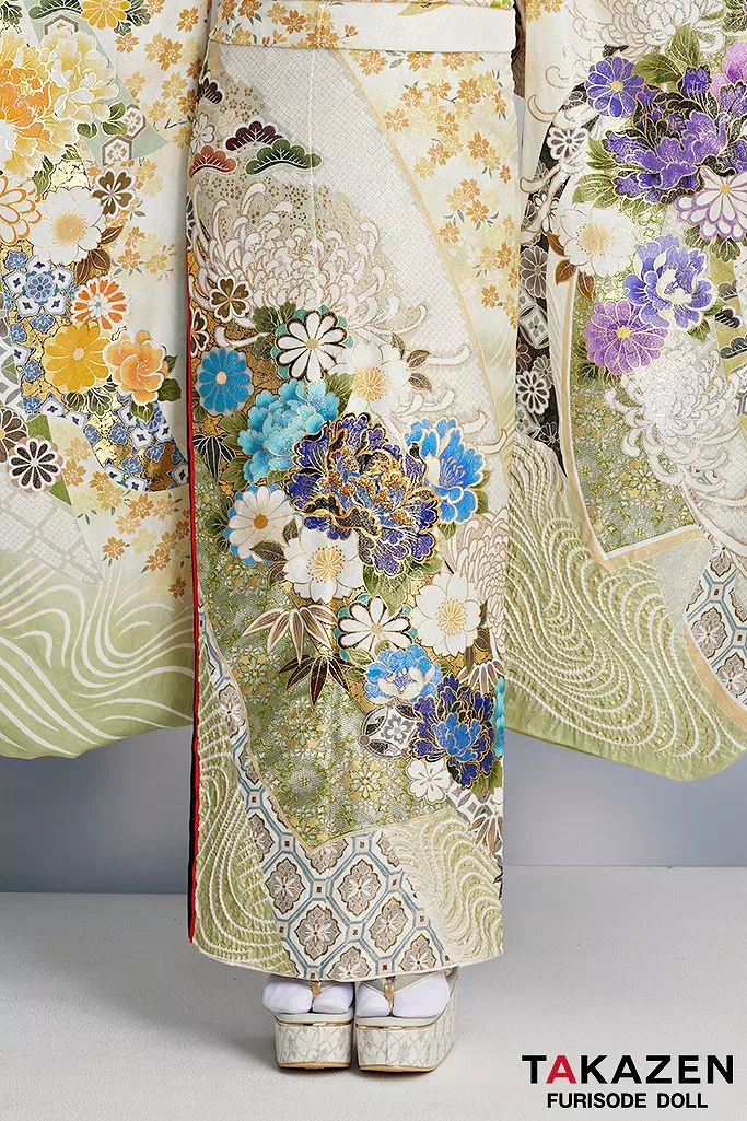 TAKAZENのレンタル振袖 最高級古典柄振袖　関芳/最高級金彩刺繍友禅　白/黄緑/くすみ色　牡丹柄/菊柄　高級振袖　桂由美コレクション　華やか　天翔天音【通販可】25044