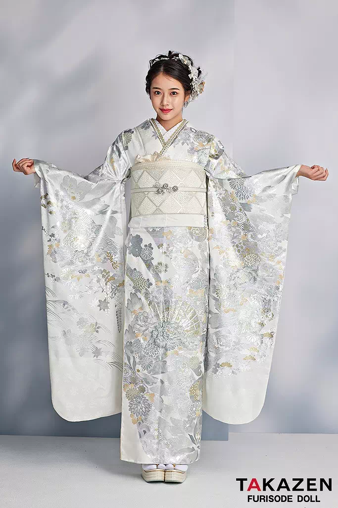TAKAZENのレンタル振袖 最高級古典柄振袖　関芳/最高級金彩刺繍友禅　白/シルバー　扇面　キラキラ　綺麗　透明感のある　桂由美プレミアム　天翔天音【通販可】25045