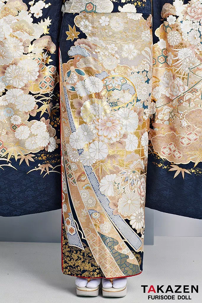 TAKAZENのレンタル振袖 最高級古典柄振袖　関芳/最高級金彩刺繍友禅　紺/金/ネイビー　鞠柄　綺麗　大人っぽい　桂由美プレミアム　豪華　天翔天音【通販可】25046