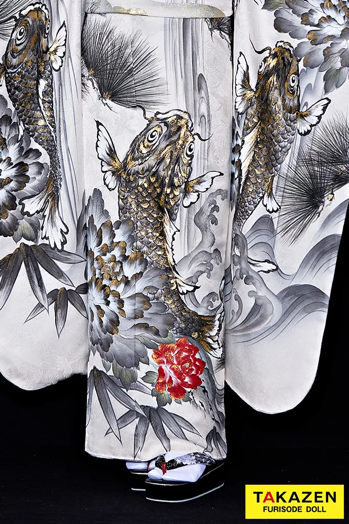 TAKAZENのレンタル振袖 高級ジャパンモード　白/黒/金箔　鯉柄/水墨画　渋い　人と被らない振袖　クール　いかつい　大人っぽい　中村りおん【通販可】25086