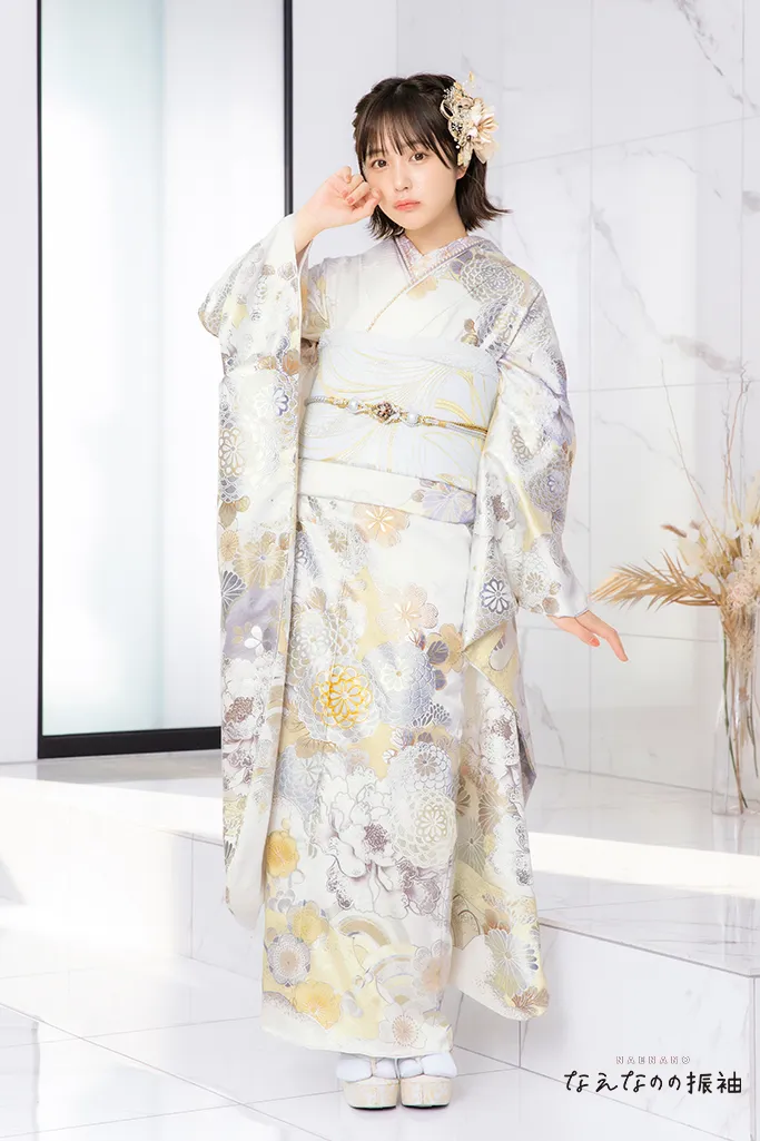 TAKAZENのレンタル振袖 なえなのの振袖 白/シルバー/白ベース 菊柄 上品 透明感 清楚 エレガント【通販可】K932