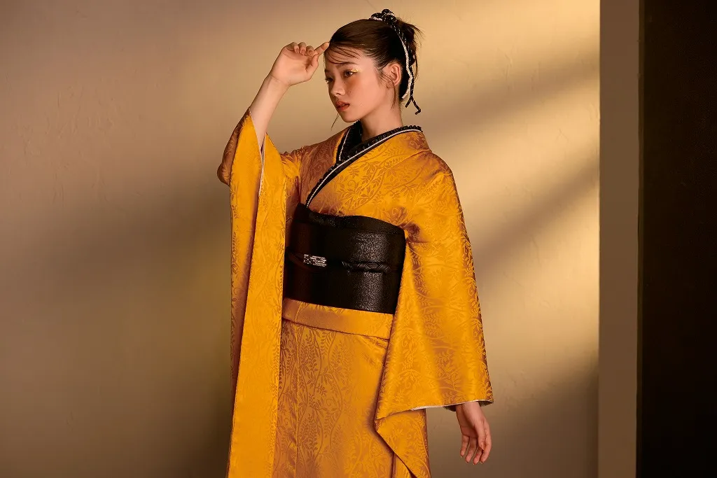 成人式　振袖　LOOKBOOK 　ヴィンテージ　オシャレ　シック　イエロー　無地　黄色