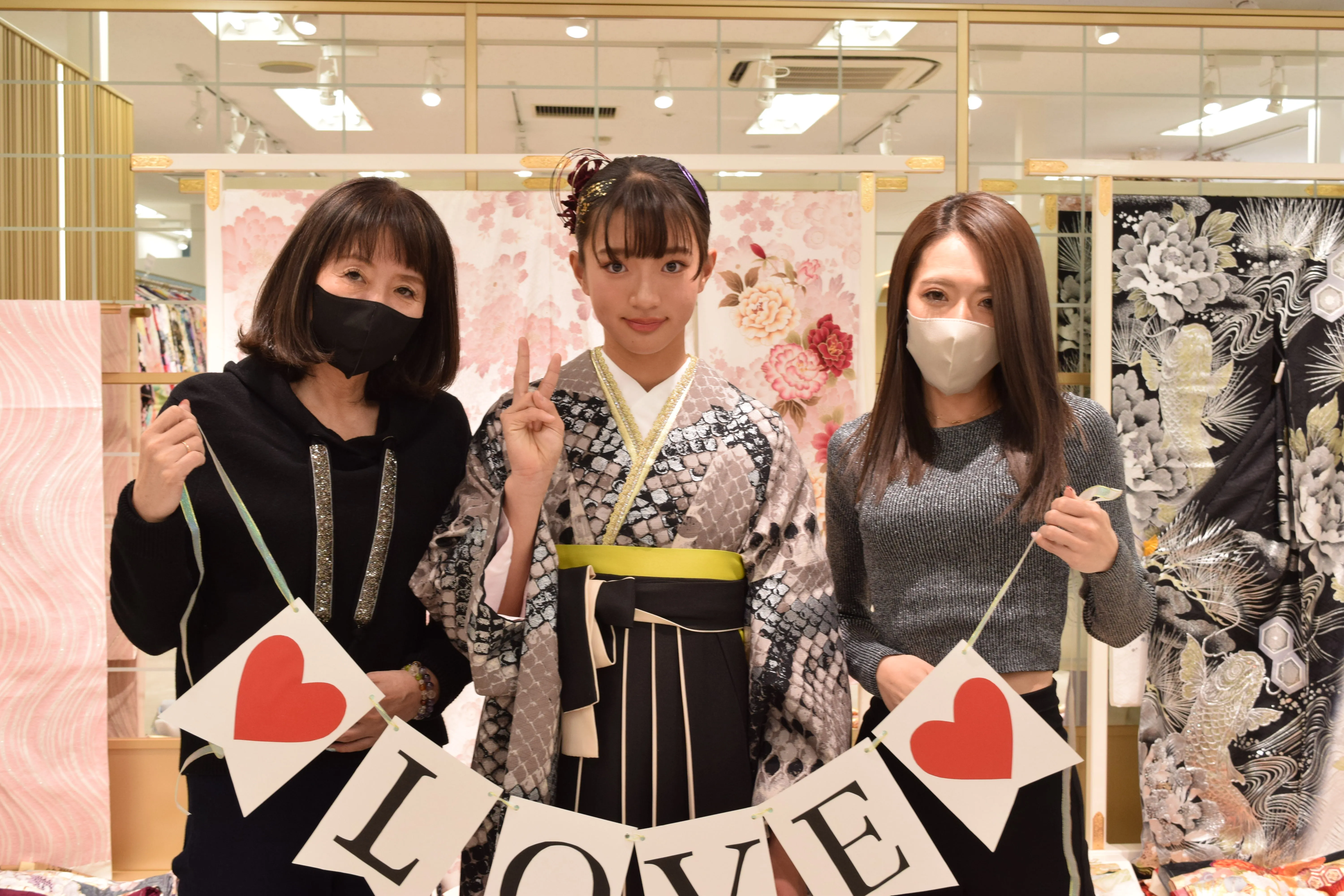 卒業袴　袴レンタル　前撮り　なんば　心斎橋　かっこいい　モード　黒