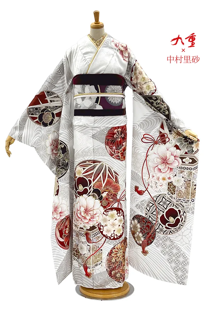 TAKAZENのレンタル振袖 九重×中村里砂　白/赤　貝桶柄/組紐　王道　かわいい　古典柄　上品　白ベース　アンティーク調【通販可】K956
