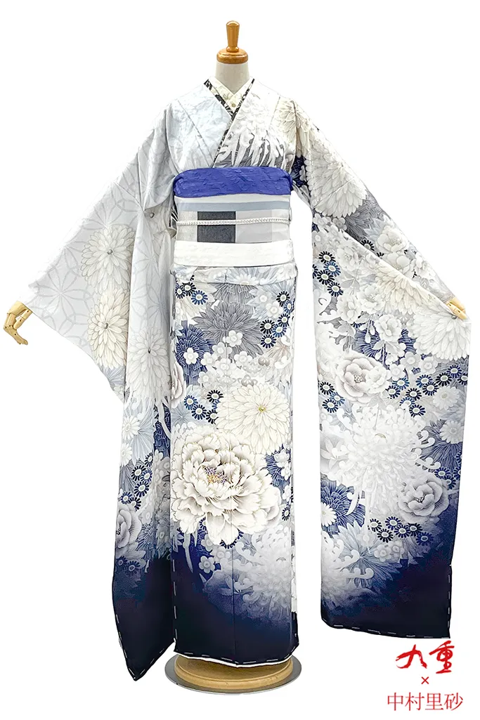 TAKAZENのレンタル振袖 九重×中村里砂　水色/アイスブルー　牡丹/菊柄/柄多め　綺麗　かわいい　エレガント　爽やか【通販可】K958