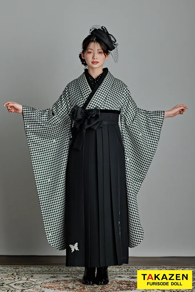 TAKAZENのレンタル袴 最新作くすみカラーレトロ　黒/モノトーン　千鳥柄　大正ロマン　おしゃれ　かわいい　トレンド　ブーツスタイル【通販可】R25006