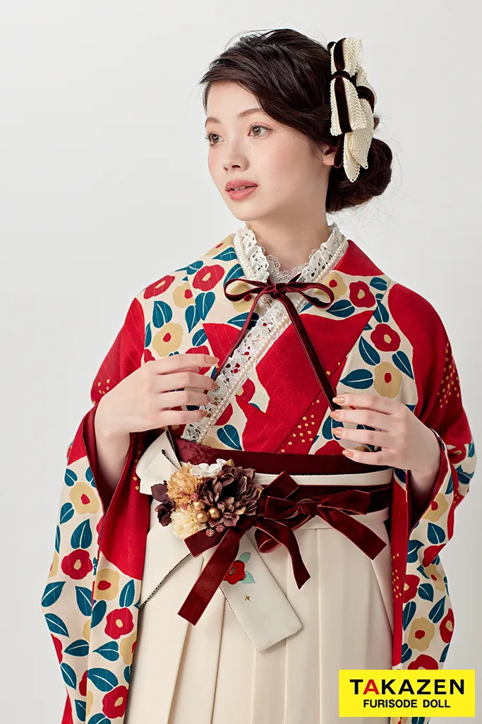 TAKAZENのレンタル袴 最新作レトロ　赤/クリーム　椿柄/総柄　アンティーク調　おしゃれ　かわいい　トレンド　ブーツスタイル【通販可】R25007