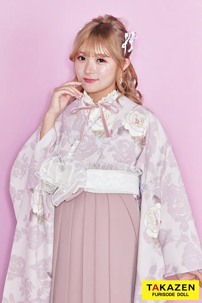 TAKAZENのレンタル袴 最新作くすみカラーガーリー　ピンク/かわいい　薔薇柄　フェミニン　おしゃれ　かわいい　トレンド　ブーツスタイル【通販可】R25008