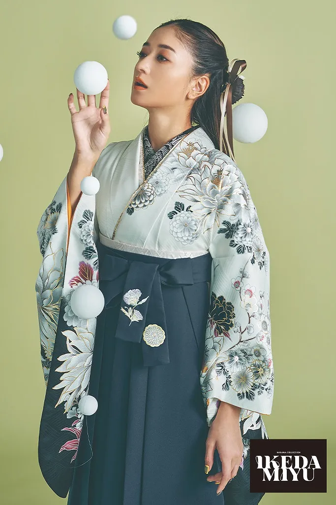 TAKAZENのレンタル袴 正統派古典 白/黒 吉祥文様 大人っぽい かっこいい 池田美優(みちょぱ) ブーツスタイル【通販可】R25019