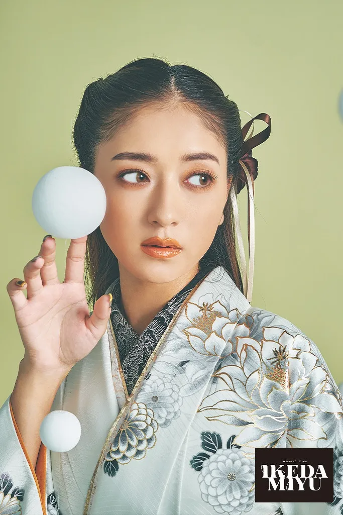 TAKAZENのレンタル袴 正統派古典 白/黒 吉祥文様 大人っぽい かっこいい 池田美優(みちょぱ) ブーツスタイル【通販可】R25019