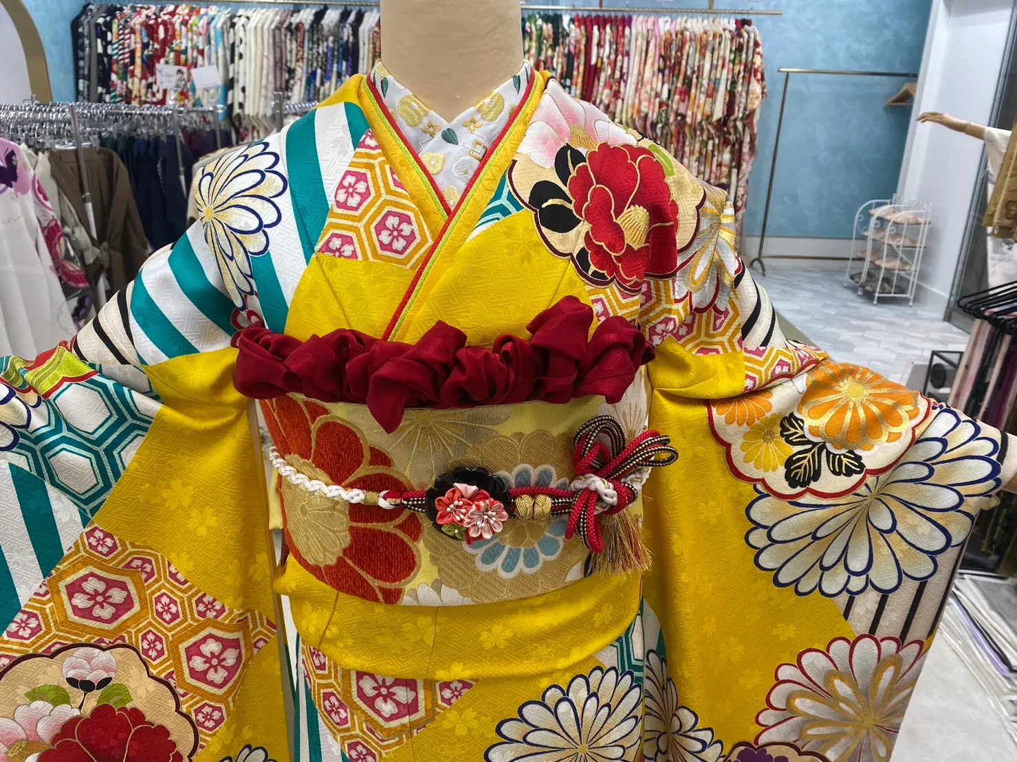 成人式　振袖　レンタル　大阪　レトロ　かわいい　黄色　ポップ