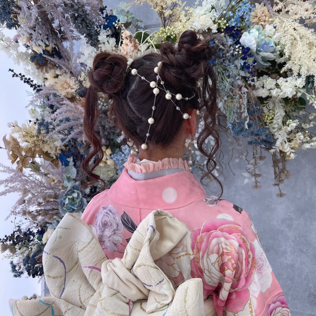 成人式 レンタル 振袖 可愛い 今どき 淡い色 ヘアアレンジ 成人式ヘア 髪飾り 振袖ヘア 成人式ヘアアレンジ 振袖ヘアアレンジ