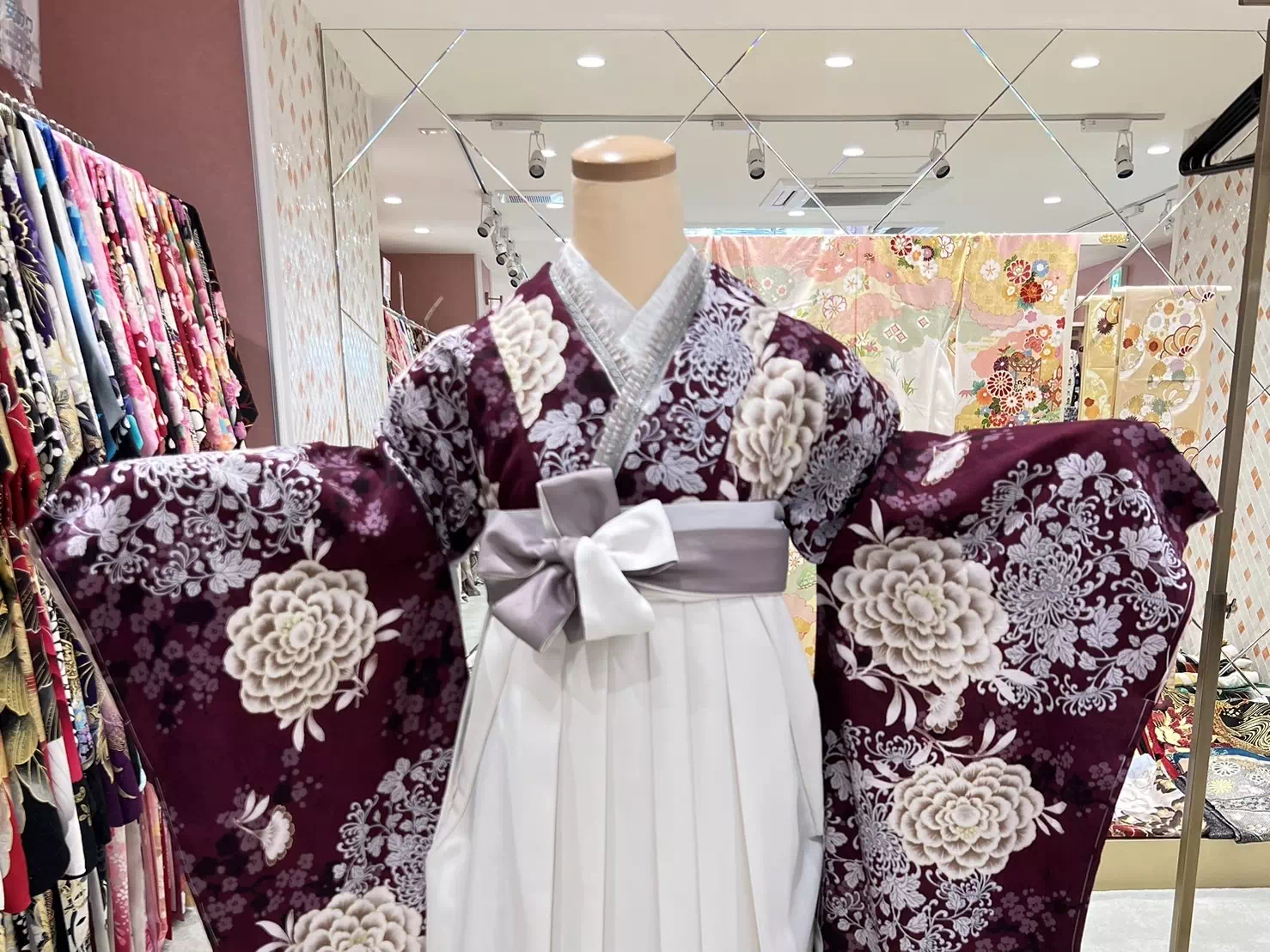 【TAKAZEN姫路店】♡22日 まだ間に合う!!イマドキでかっこかわいいワインレッドの古典柄の卒業式の袴のご紹介♡