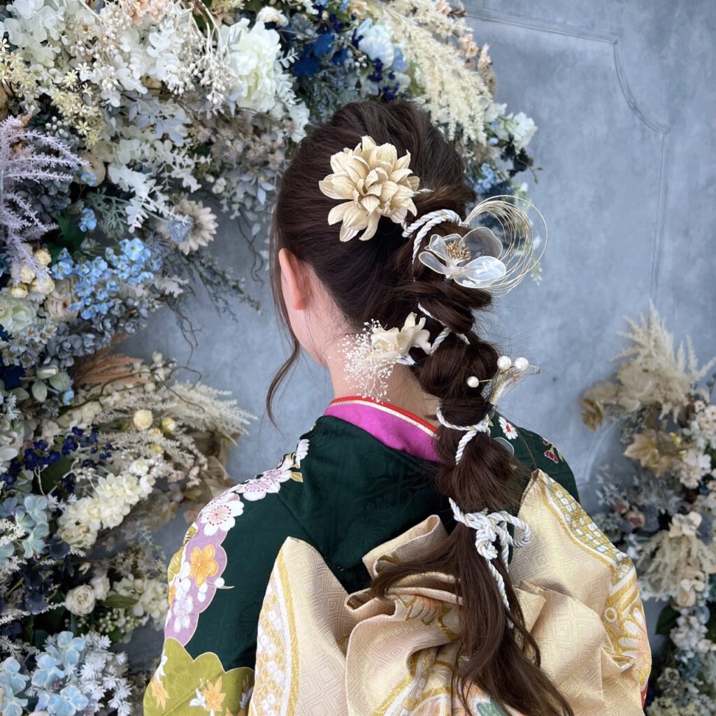 成人式 レンタル 振袖 可愛い 今どき 淡い色 ヘアアレンジ 成人式ヘア 髪飾り 振袖ヘア 成人式ヘアアレンジ 振袖ヘアアレンジ