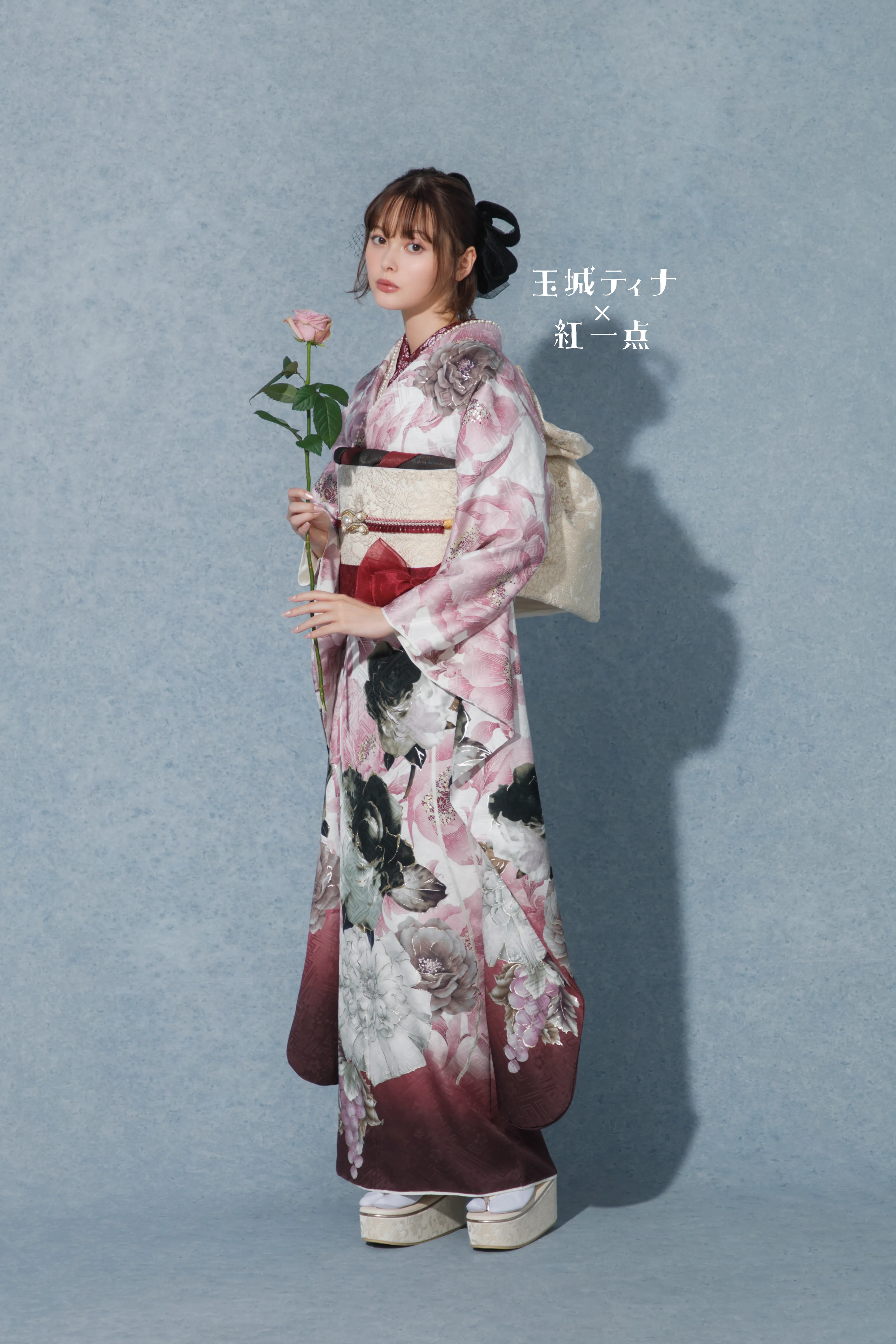 TAKAZENのレンタル振袖 玉城ティナ×紅一点ブランド振袖　ピンク/エンジ　薔薇柄/洋風　大人っぽい　エレガント　お洒落　珍しい【通販可】K971