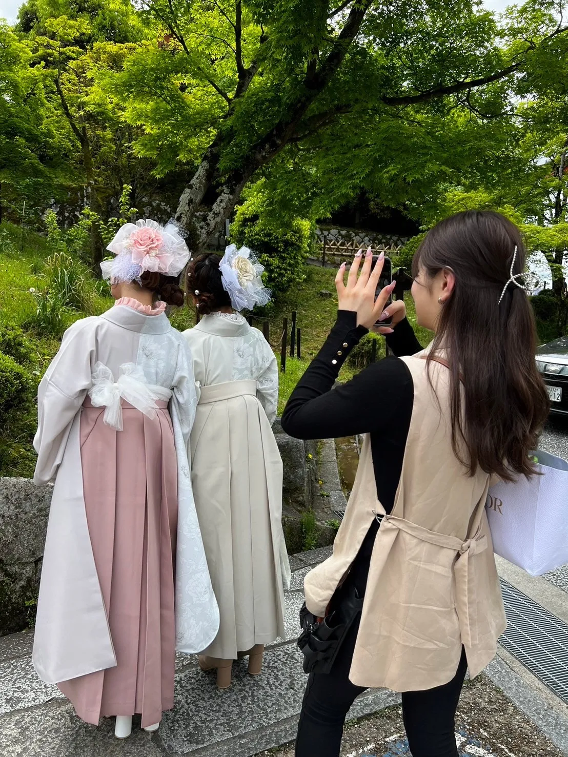 新作袴撮影 プレススタッフ おしゃれな袴 ヘアアレンジ