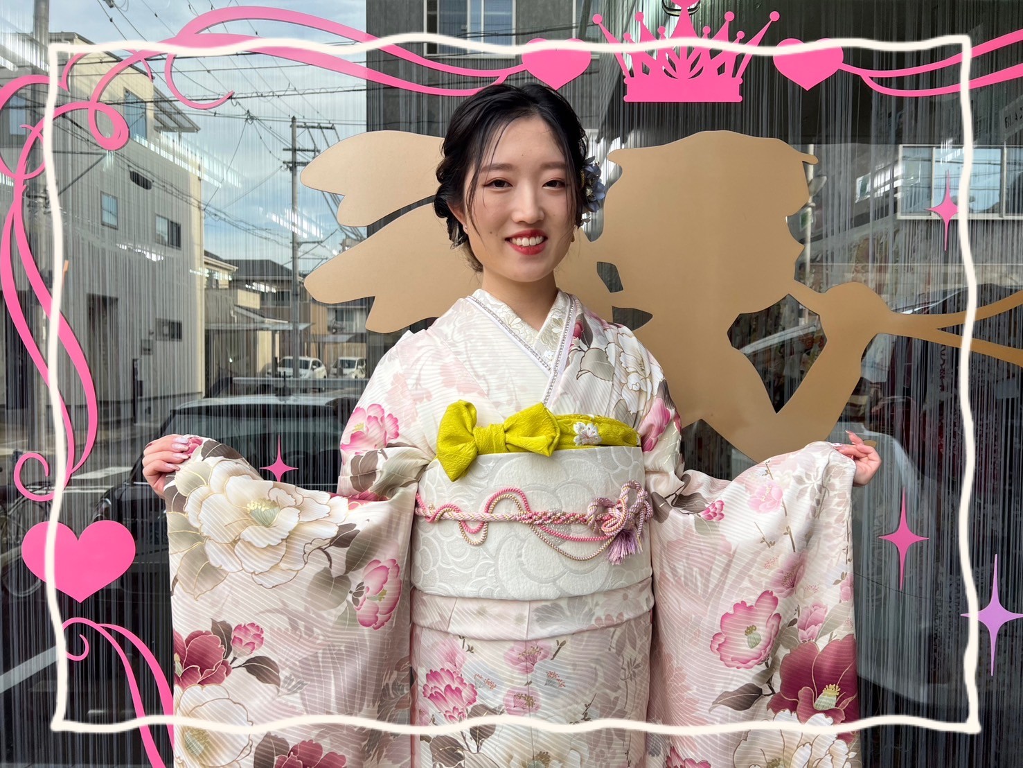 成人式 奈良 前撮り くすみカラーガーリー 白/ピンク/淡色 椿柄 かわいい リボン小物コーデ トレンド