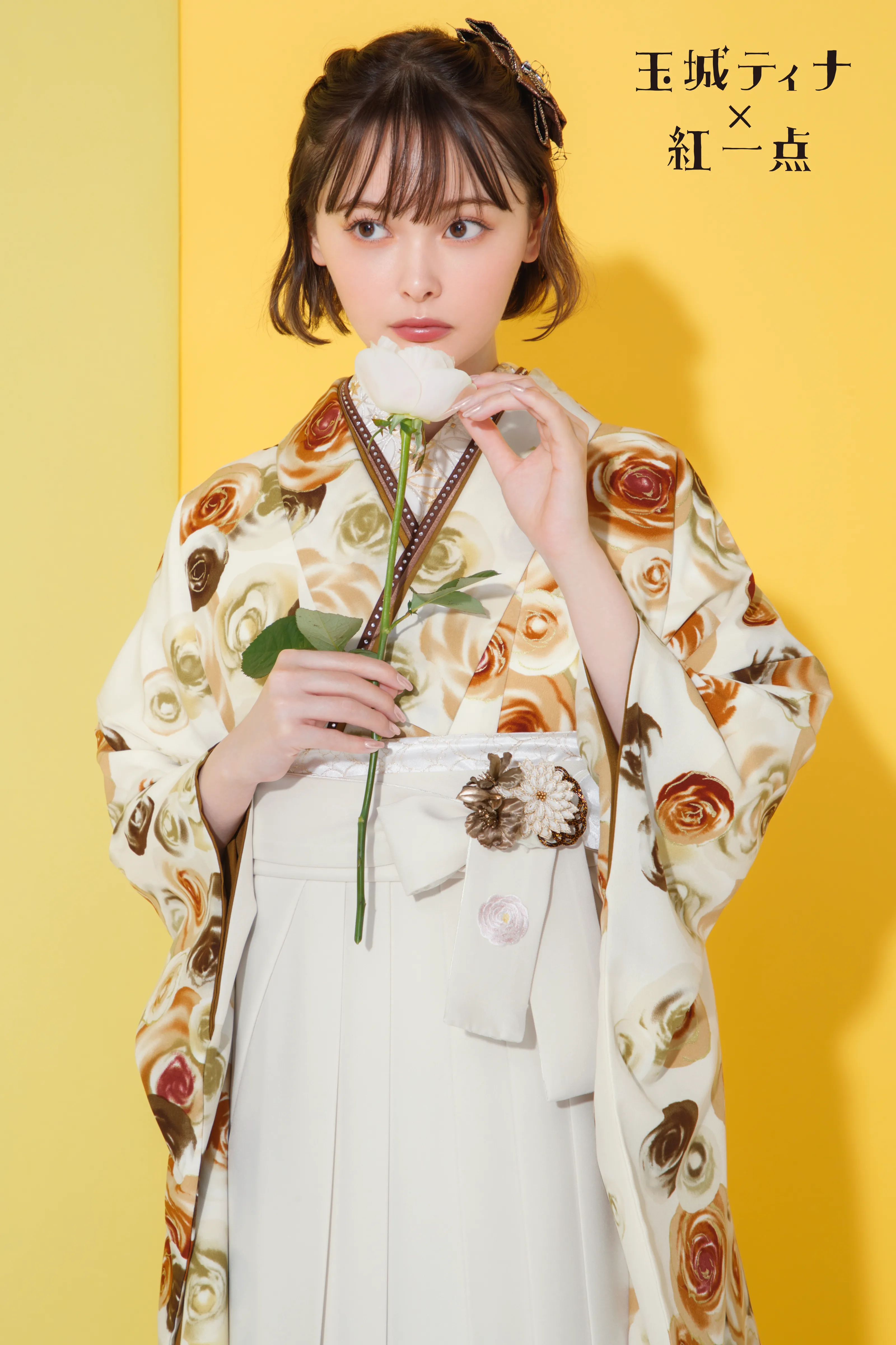 TAKAZENのレンタル袴 玉城ティナ×紅一点ブランド袴　レトロ　クリーム/オレンジ　バラ柄　個性的　洋風　ポップ　【通販可】R25060