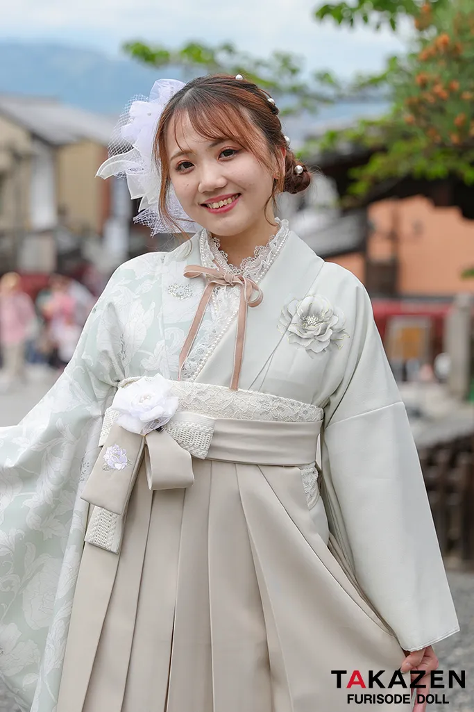 TAKAZENのレンタル袴 玉城ティナ×紅一点ブランド袴　アイボリー　ワンポイント柄　くすみカラーガーリー　かわいい　お洒落　ブーツコーデ【通販可】RY152