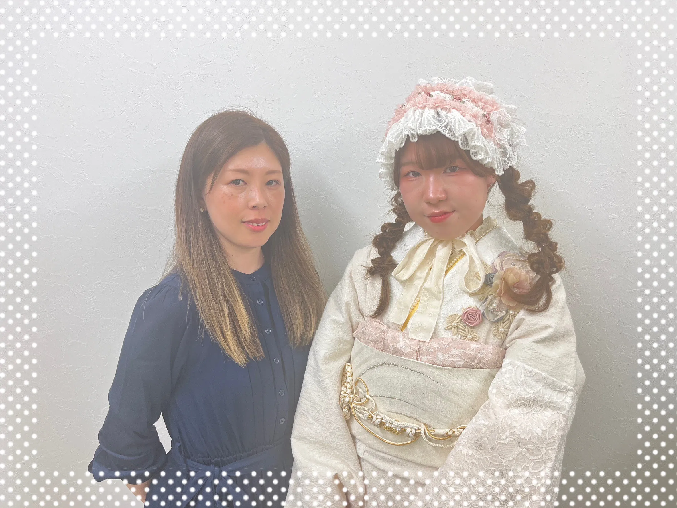 振袖 レンタル 奈良 振袖安い ヘップバーン“ミニョン”(かわいい) 白 立体花 フレンチレトロ おしゃれな ガーリー レースインナー/ブーツコーデ 香音ちゃん