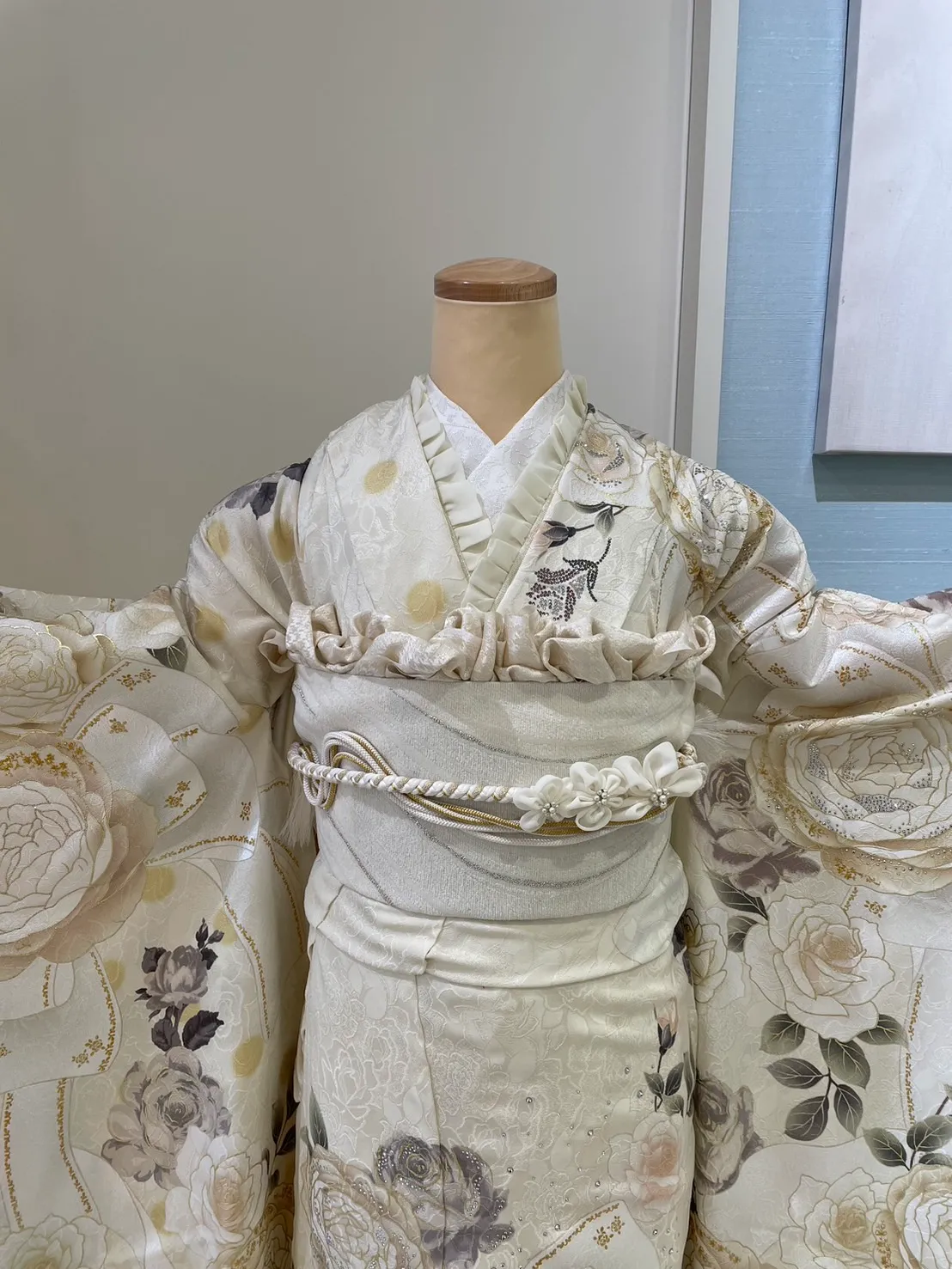 成人式　振袖レンタル　成人式振袖　TAKAZENオリジナル　シャネルカラー　黄色　フリル　レース　キラキラ　