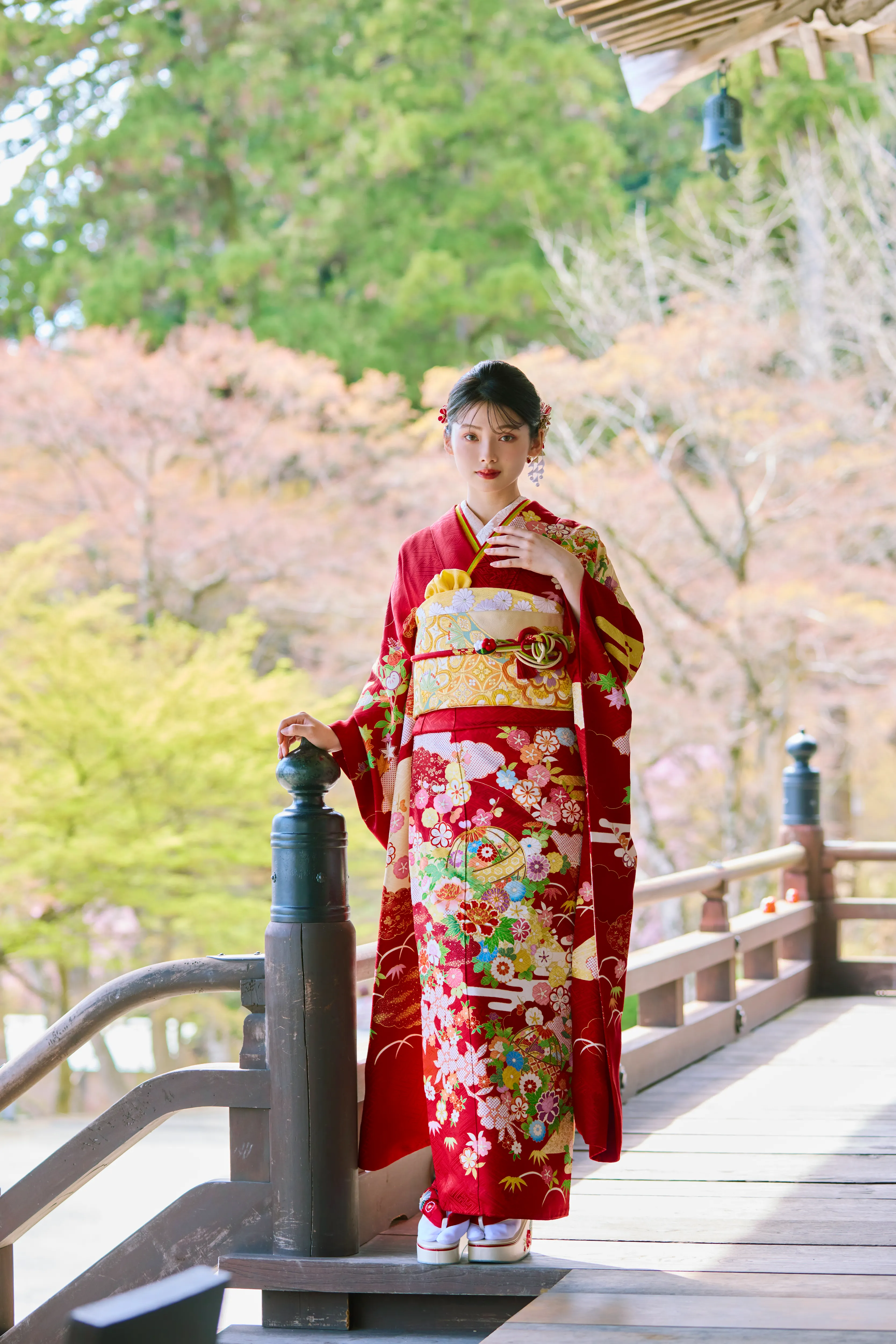 　赤　吉澤織物/最高級金彩手描友禅　柄小さめ　清楚　南琴奈