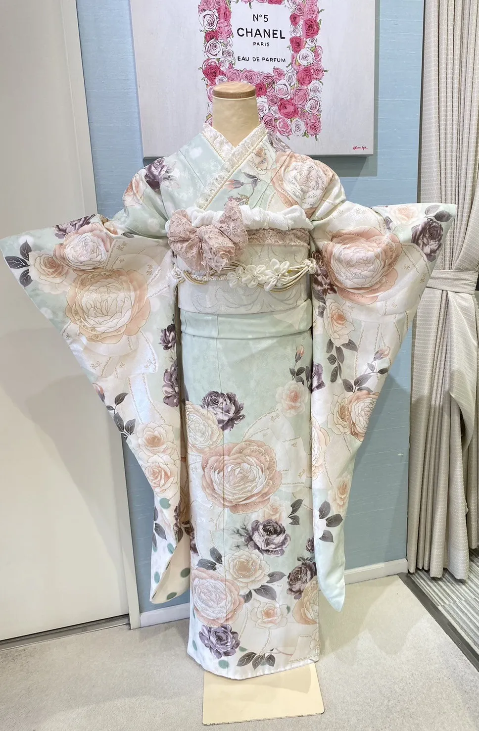 振袖　ヘップ　オシャレ振袖　キラキラ　可愛い　キレイ　リボン　薔薇　華やか　ドレス調　ミントグリーン