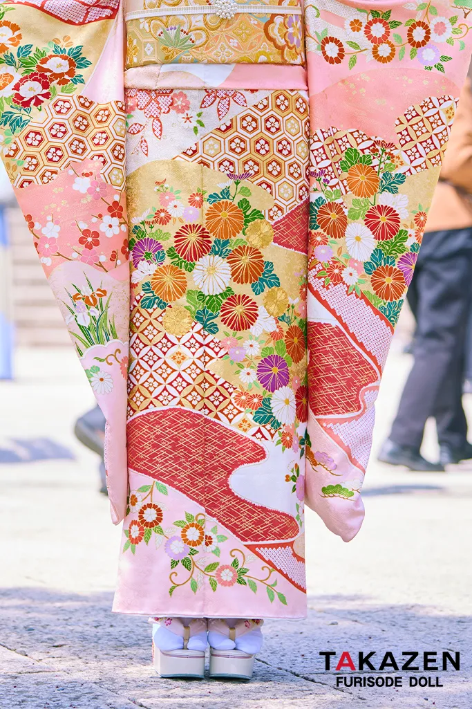 TAKAZENのレンタル振袖 プレミアム古典　吉澤織物/最高級染繍桶絞り友禅　ピンク　清楚　高級振袖　南琴奈【通販可】LB31