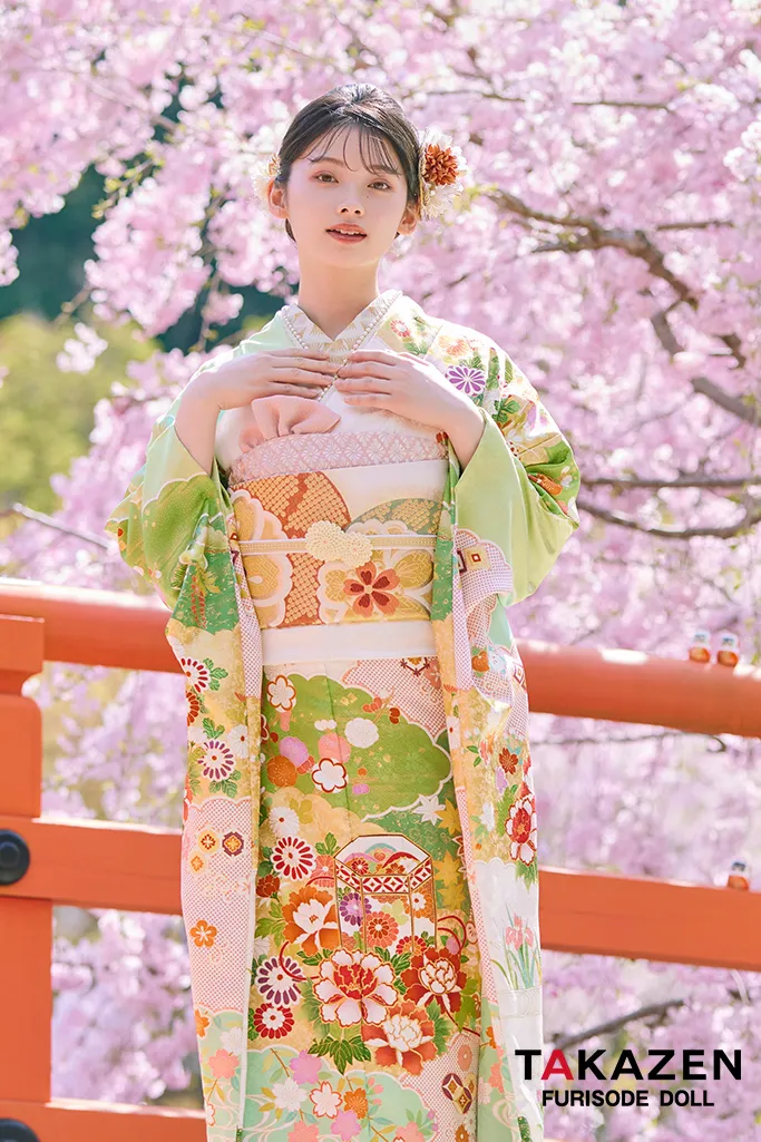 TAKAZENのレンタル振袖 最高級プレミアム古典柄振袖　吉澤織物/最高級染繍桶絞り友禅　黄緑/緑　貝桶柄　はんなり　かわいらしい　高級振袖　南琴奈【通販可】LB35
