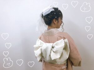 ヘップバーン“ミニョン”(かわいい) ピンクベージュ 立体花 フレンチガーリー おしゃれな レースインナー/ブーツコーデ 香音ちゃん