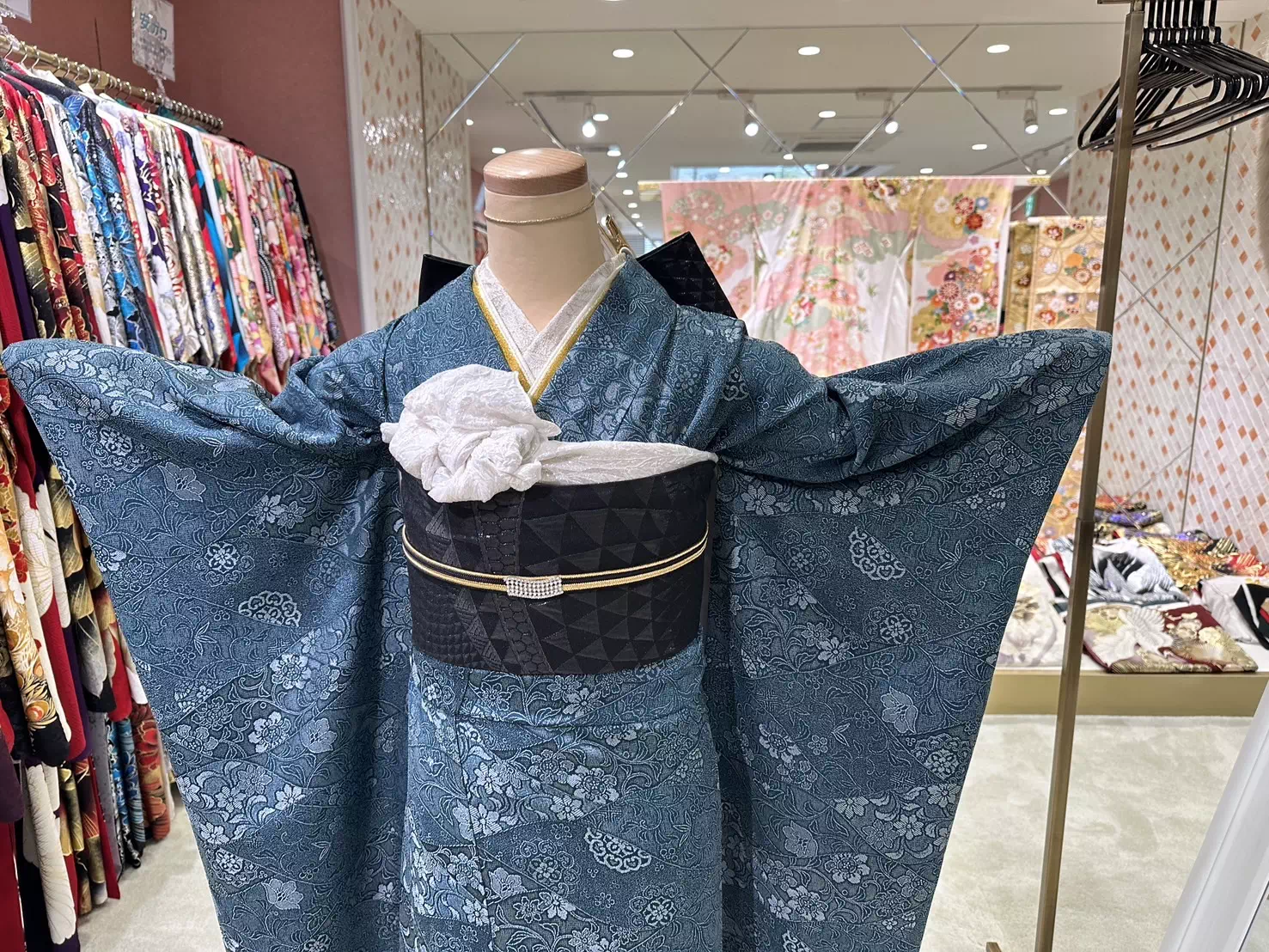 TAKAZEN姫路店　加古川市　高砂市　人気振袖　振袖レンタル　姫路市　成人式　卒業式　袴　振袖　イマドキ振袖　香音　