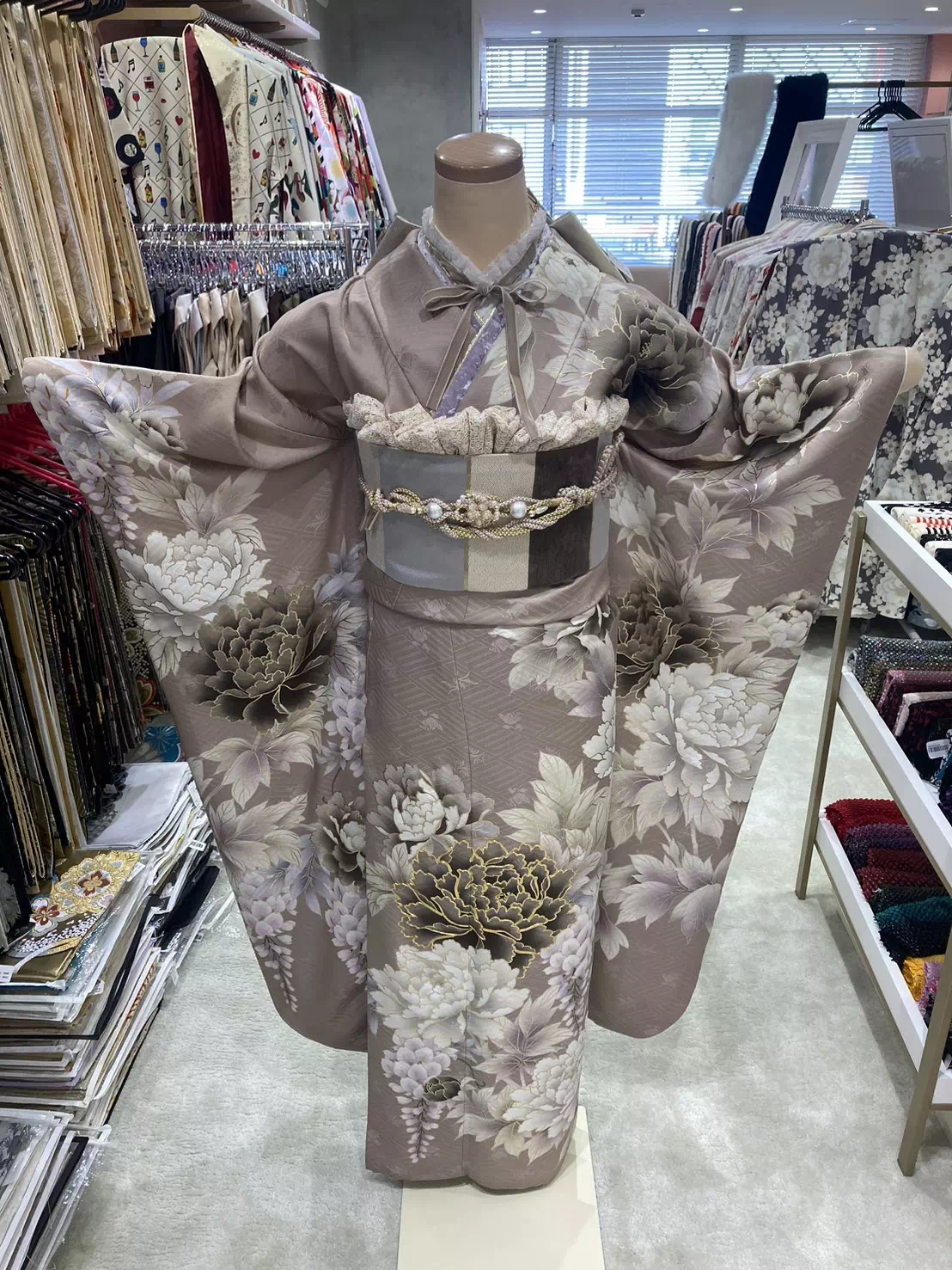 TAKAZEN姫路店　姫路市　成人式　卒業式　袴　振袖　イマドキ振袖　香音　くすみガーリー　