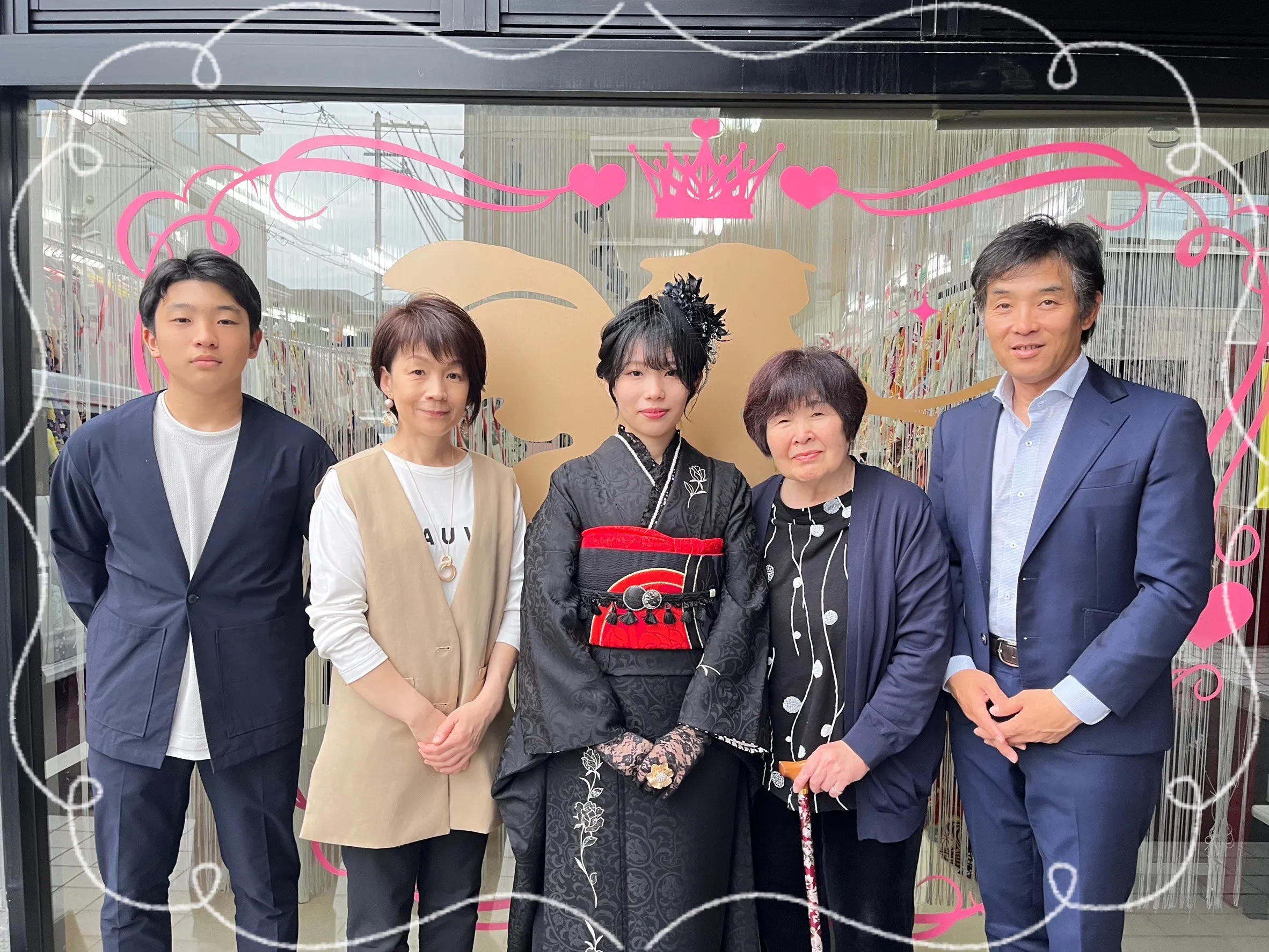 振袖 レンタル 奈良 ヴィンテージスタイル ブラック/黒ベース ワンポイント刺繍 人と被らない シンプル振袖 おしゃれな着こなし レースインナー/ブーツスタイル