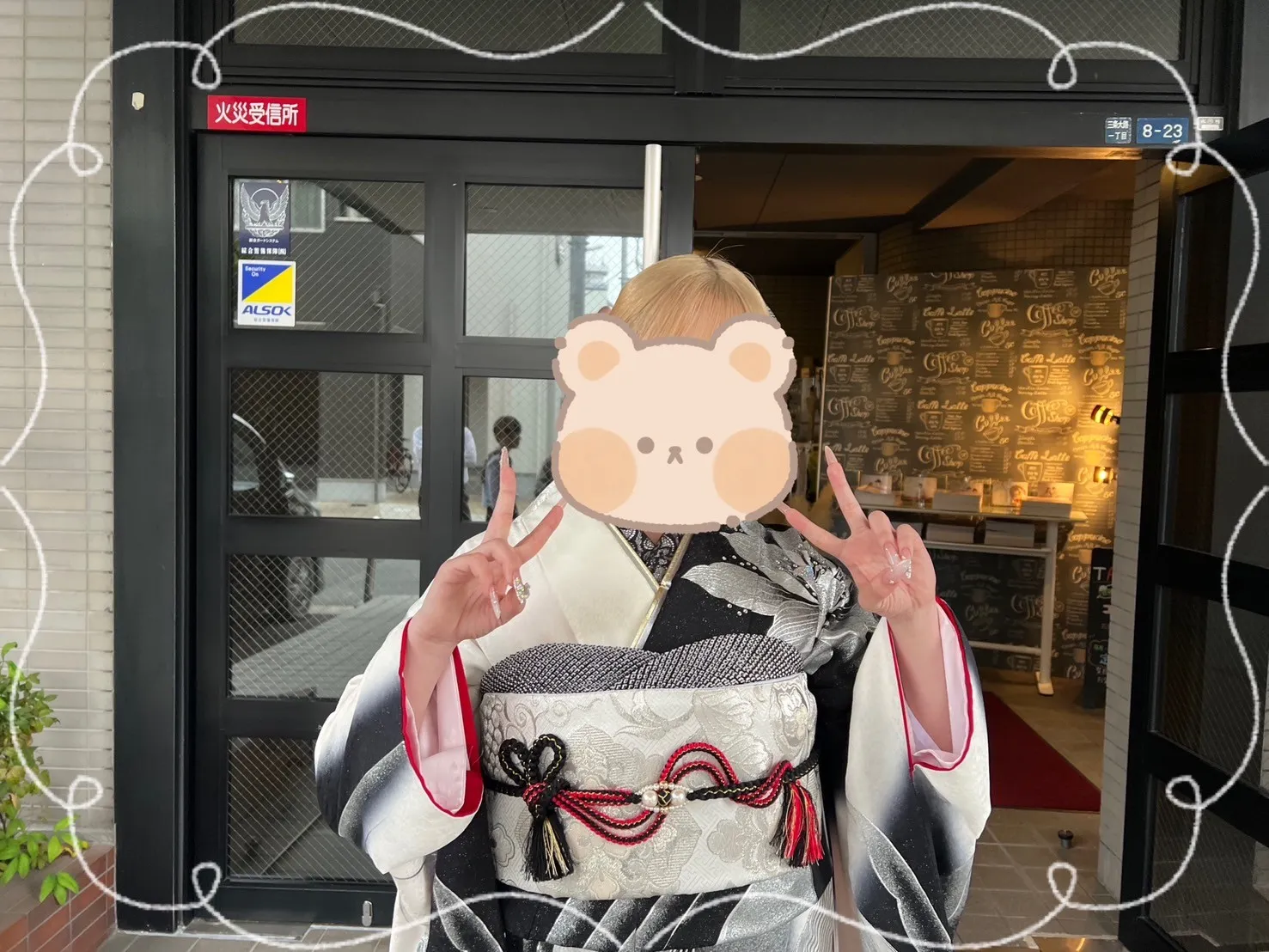 振袖 レンタル 奈良 モード 黒/シルバー 水連柄/大柄 派手 クール系振袖 キラキラスワロフスキー付き かっこいい クール ギャル 目立つ