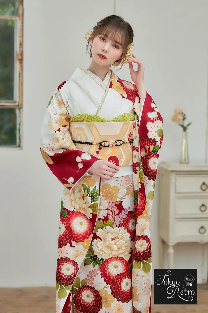 TAKAZENのレンタル振袖 東京レトロ　白地/赤　菊柄　綺麗　かわいい　モダン　上品　マーシュ彩【通販可】K1076