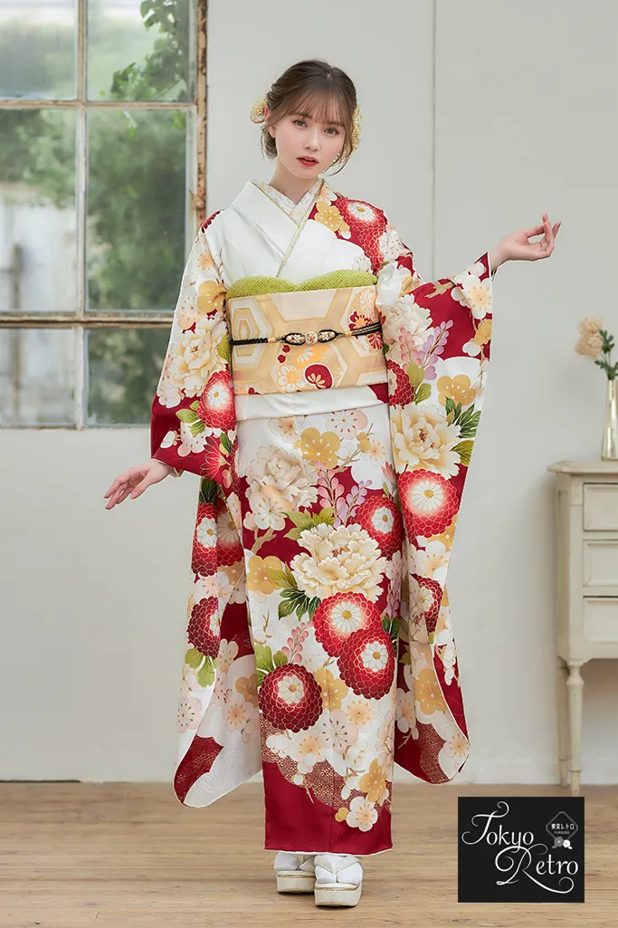 TAKAZENのレンタル振袖 東京レトロ　白地/赤　菊柄　綺麗　かわいい　モダン　上品　マーシュ彩【通販可】K1076