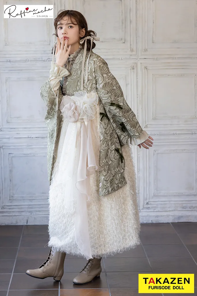 TAKAZENのレンタル袴 くすみカラーガーリー　レース　ドレス袴　シャギー　かわいい　ブーツスタイル　個性的【通販可】R25089