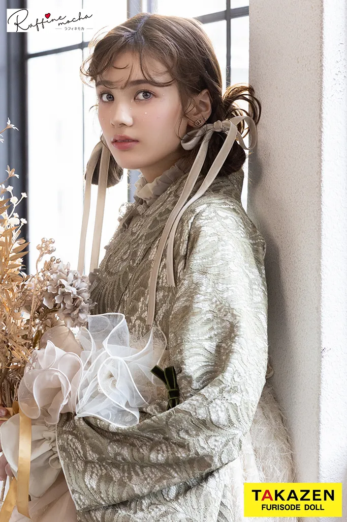 TAKAZENのレンタル袴 くすみカラーガーリー　レース　ドレス袴　シャギー　かわいい　ブーツスタイル　個性的【通販可】R25089