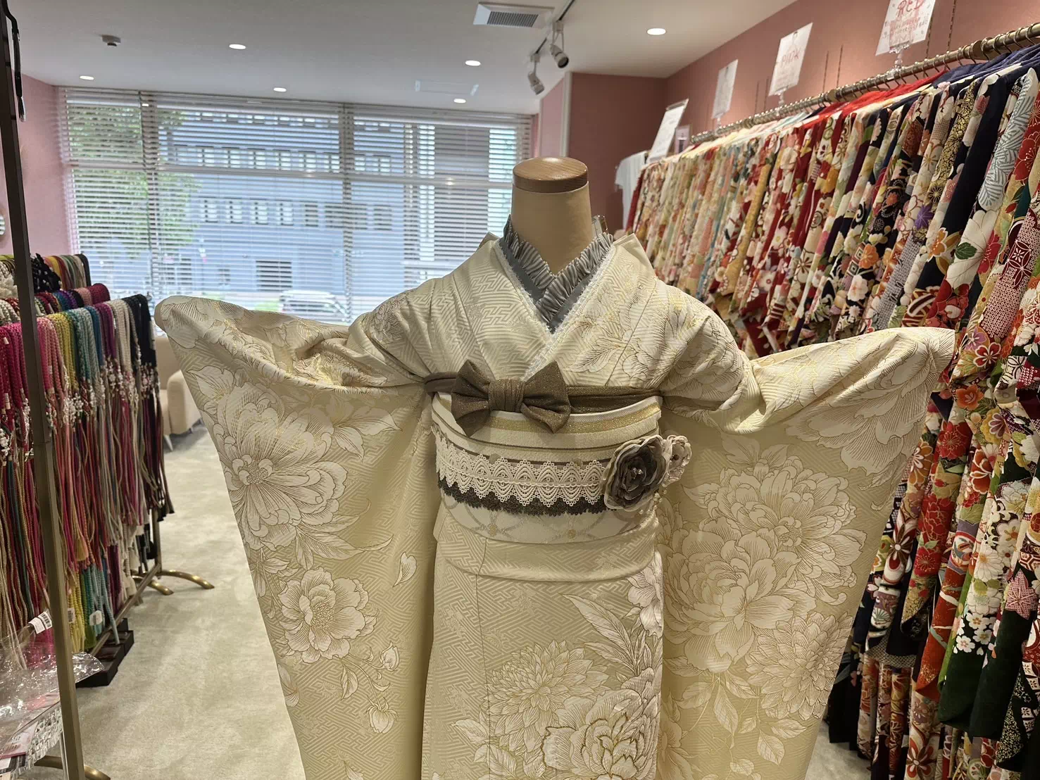 TAKAZEN姫路店　姫路市　成人式　卒業式　袴　振袖　イマドキ振袖　古典柄　口コミ　振袖レンタル　イマドキコーディネート　姫路市振袖レンタル　takazen　2024年成人 2025年成人　成人式　