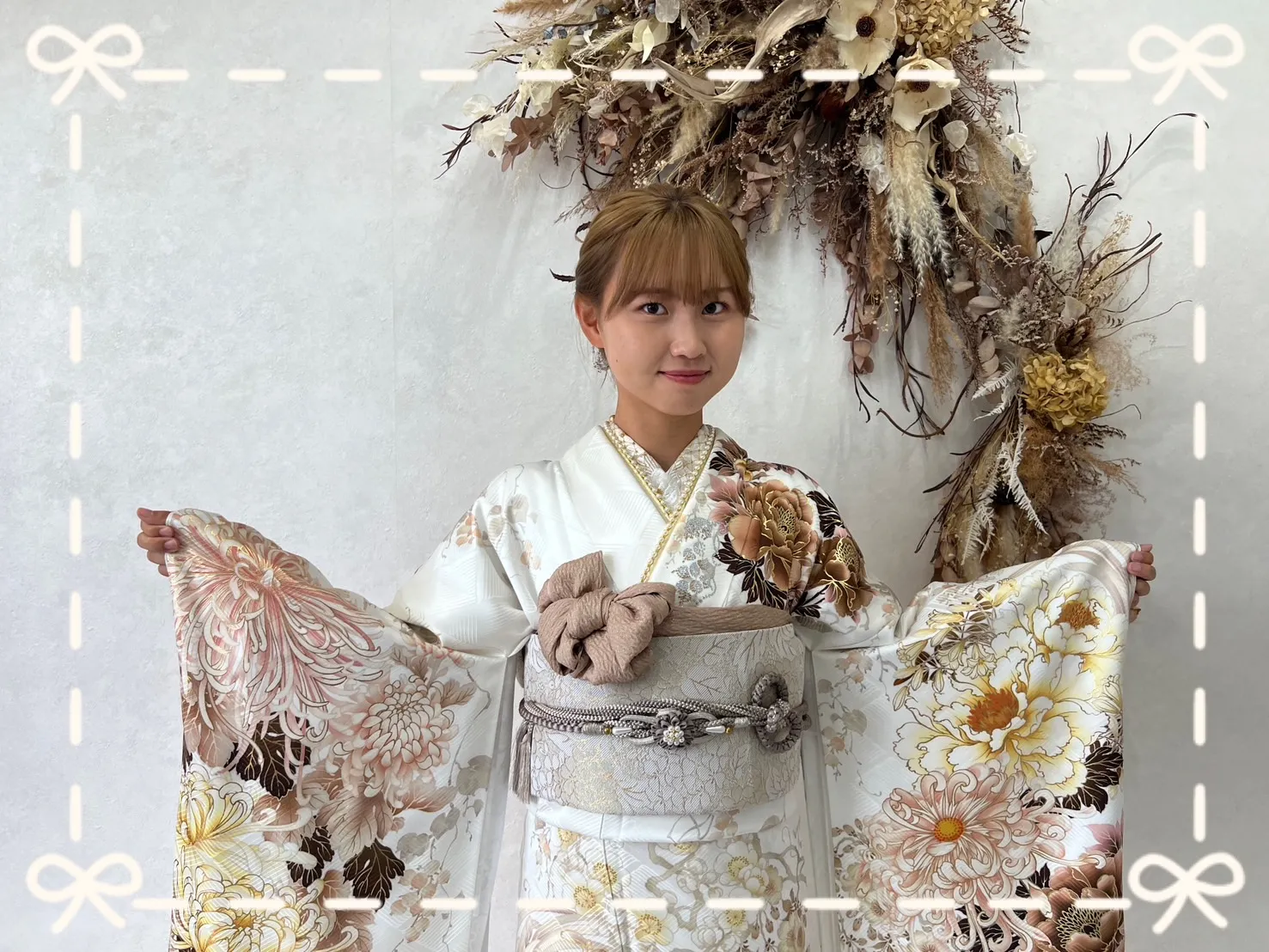 振袖 レンタル 橿原 前撮り 吉木千沙都 白/ブラウン/くすみカラー 牡丹柄 お洒落 スワロフスキー