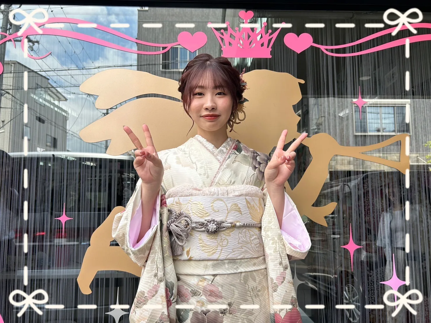成人式 振袖 前撮り撮影会 くすみカラーガーリー 白/ピンク/淡色 椿柄 かわいい リボン小物コーデ トレンド 香音ちゃん