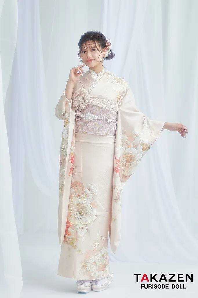 TAKAZENのレンタル振袖 くすみカラー古典　サーモンピンク/淡い色　ユリ柄　シンプル　すっきり　かわいい　レース小物　じゅり【通販可】G63