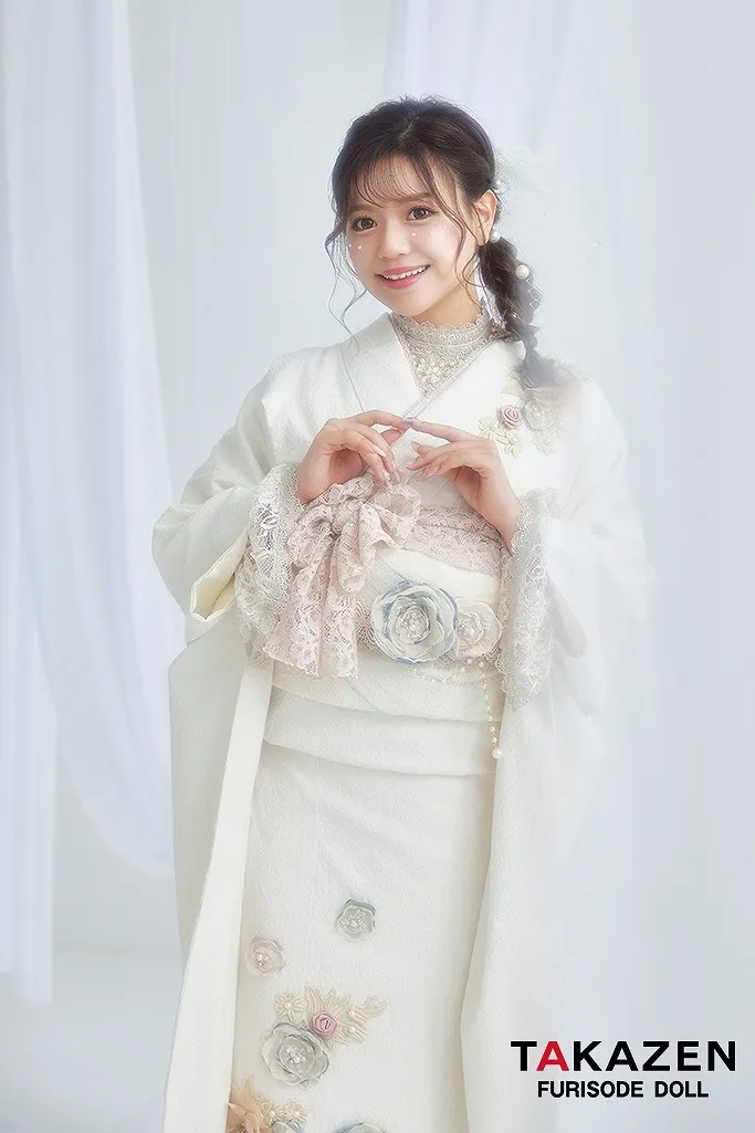 TAKAZENのレンタル振袖 ヘップバーンミニョン　白/ホワイト　立体花付き　ジャガード生地　フレンチガーリー　レースインナーコーデ　足袋ブーツ【通販可】G64