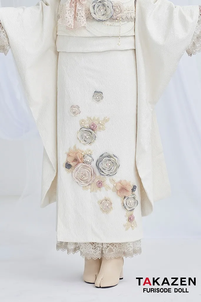 TAKAZENのレンタル振袖 ヘップバーンミニョン　白/ホワイト　立体花付き　ジャガード生地　フレンチガーリー　レースインナーコーデ　足袋ブーツ【通販可】G64