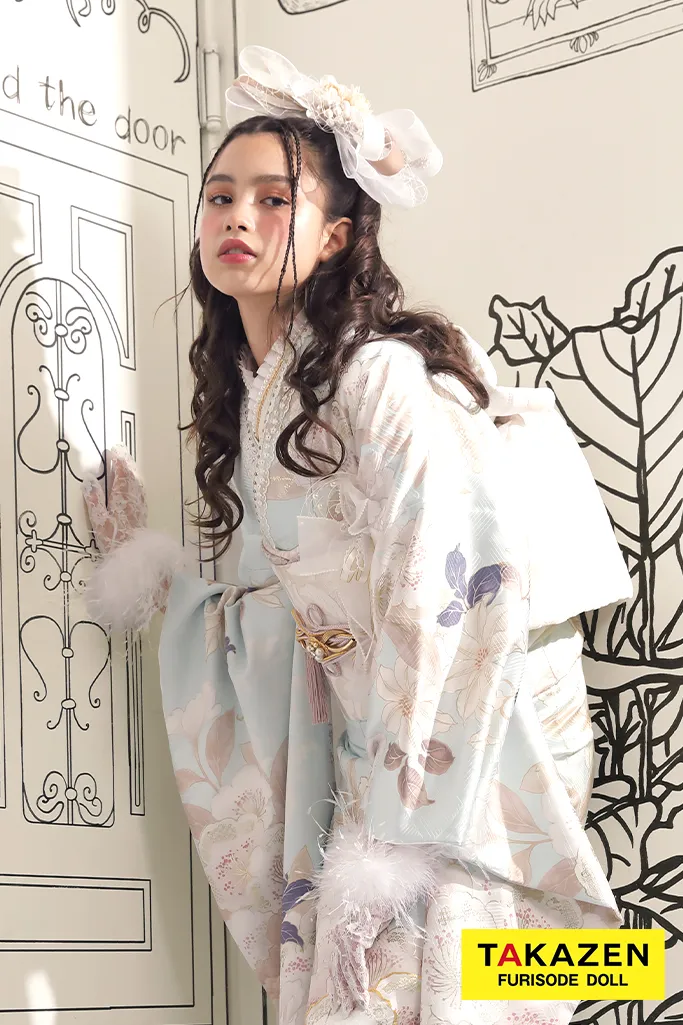 TAKAZENのレンタル振袖 くすみカラー古典　水色/淡い色　梅柄/菊柄　爽やか　かわいい　フェミニン　ブリッジマン遊七【通販可】K1105